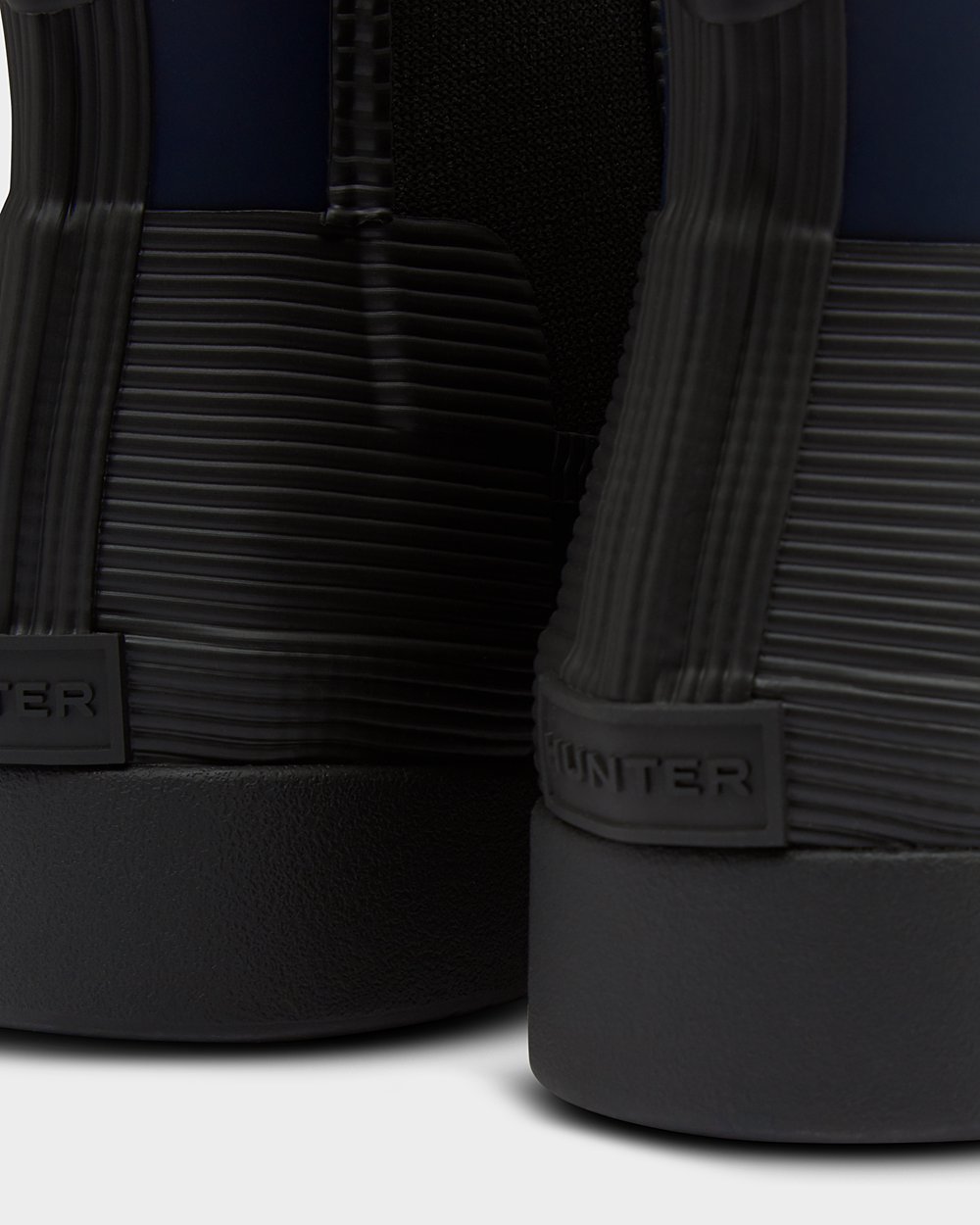 Kalosze Chelsea Damskie - Hunter Refined Texture Block Slim Fit - Granatowe/Czarne - VJZM-14078